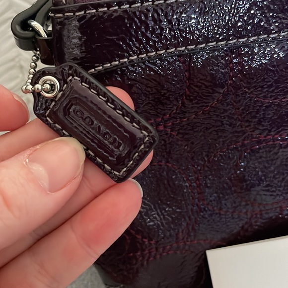 Small burgundy wristlet - Picture 3 of 3